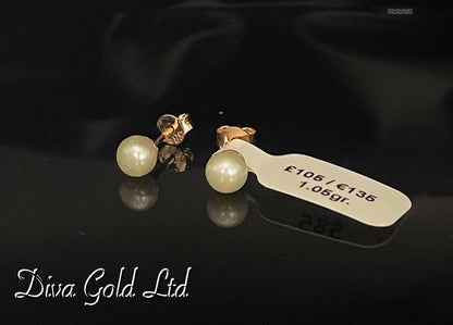 Gold 585 pearl studs earrings.