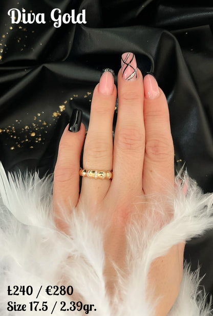 Gold ring. Size 17.5