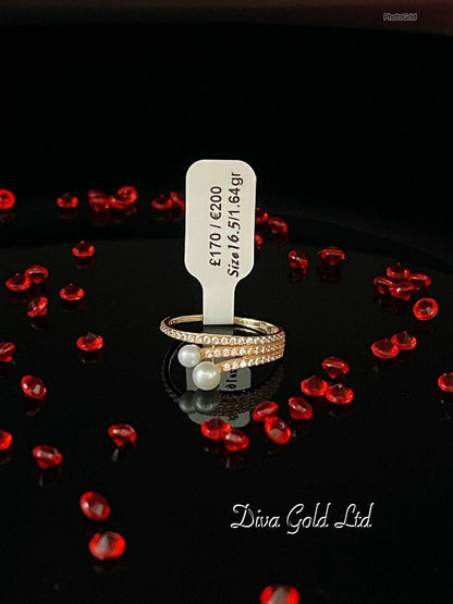 Gold ring with zircon stones & pearl. Size 16.5