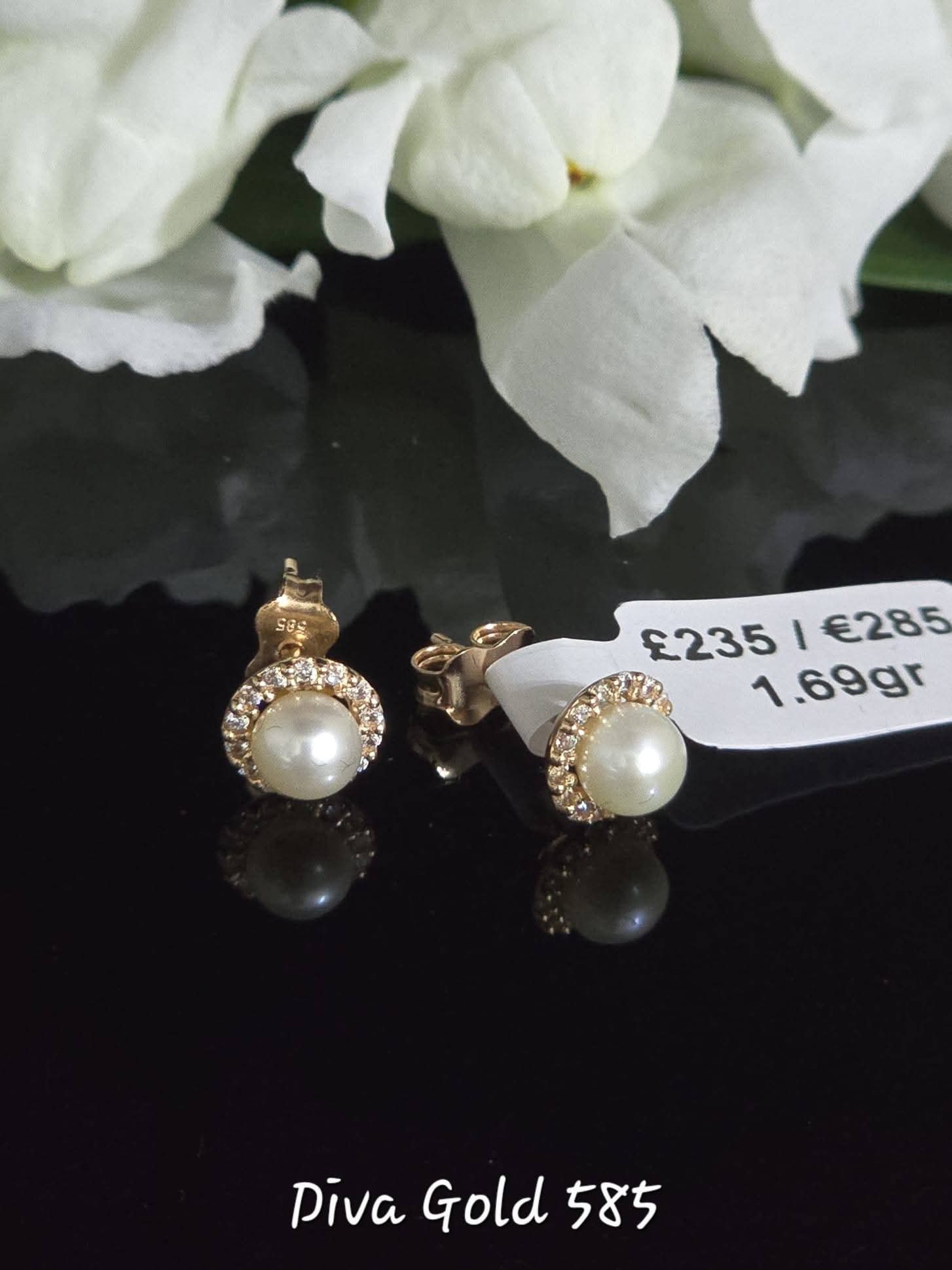 Stud gold earrings with pearl and white zircon stones