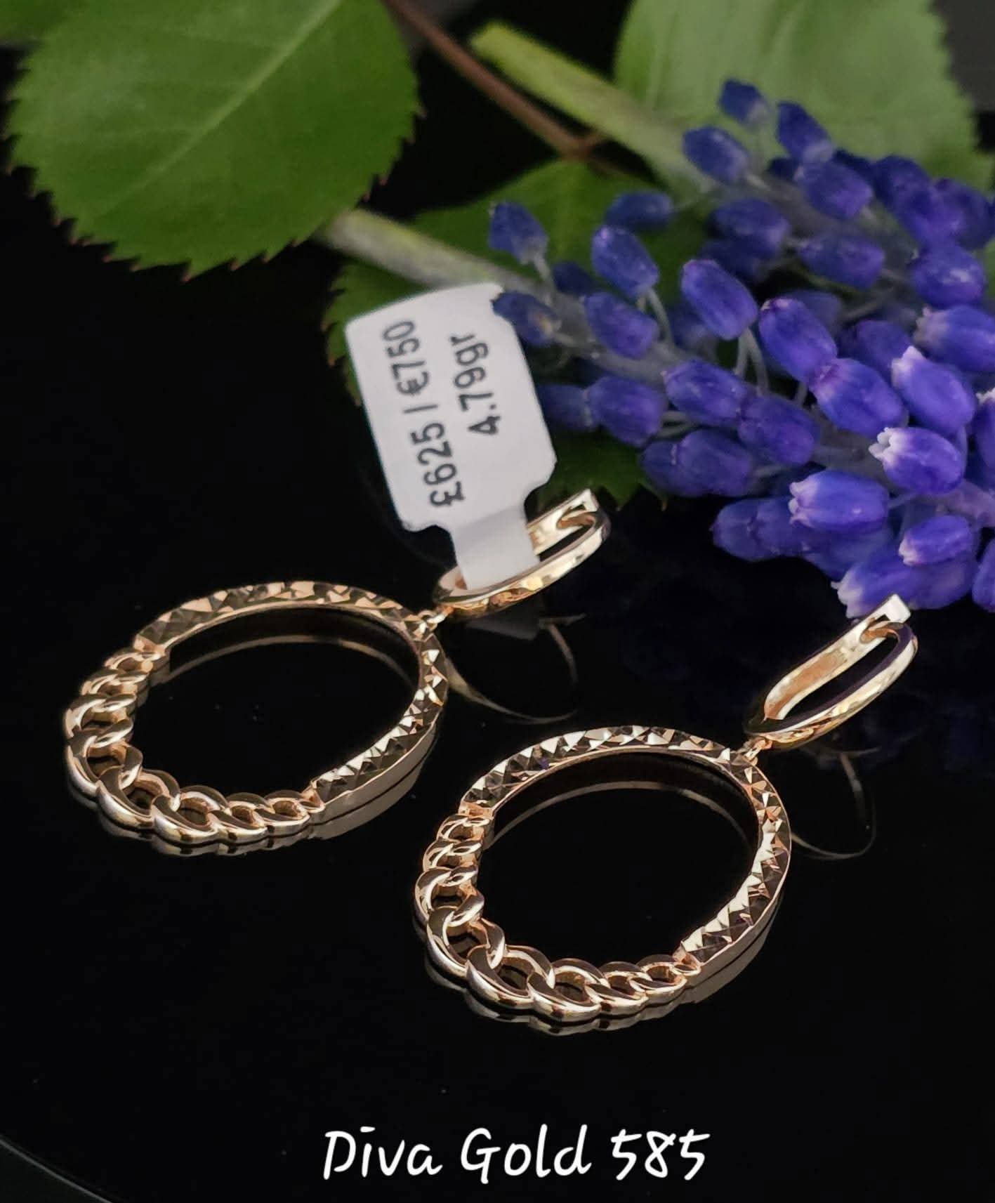 585 Gold earrings. 4.79gr