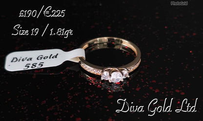 Gold 585 ring with zircon stones. Size 19