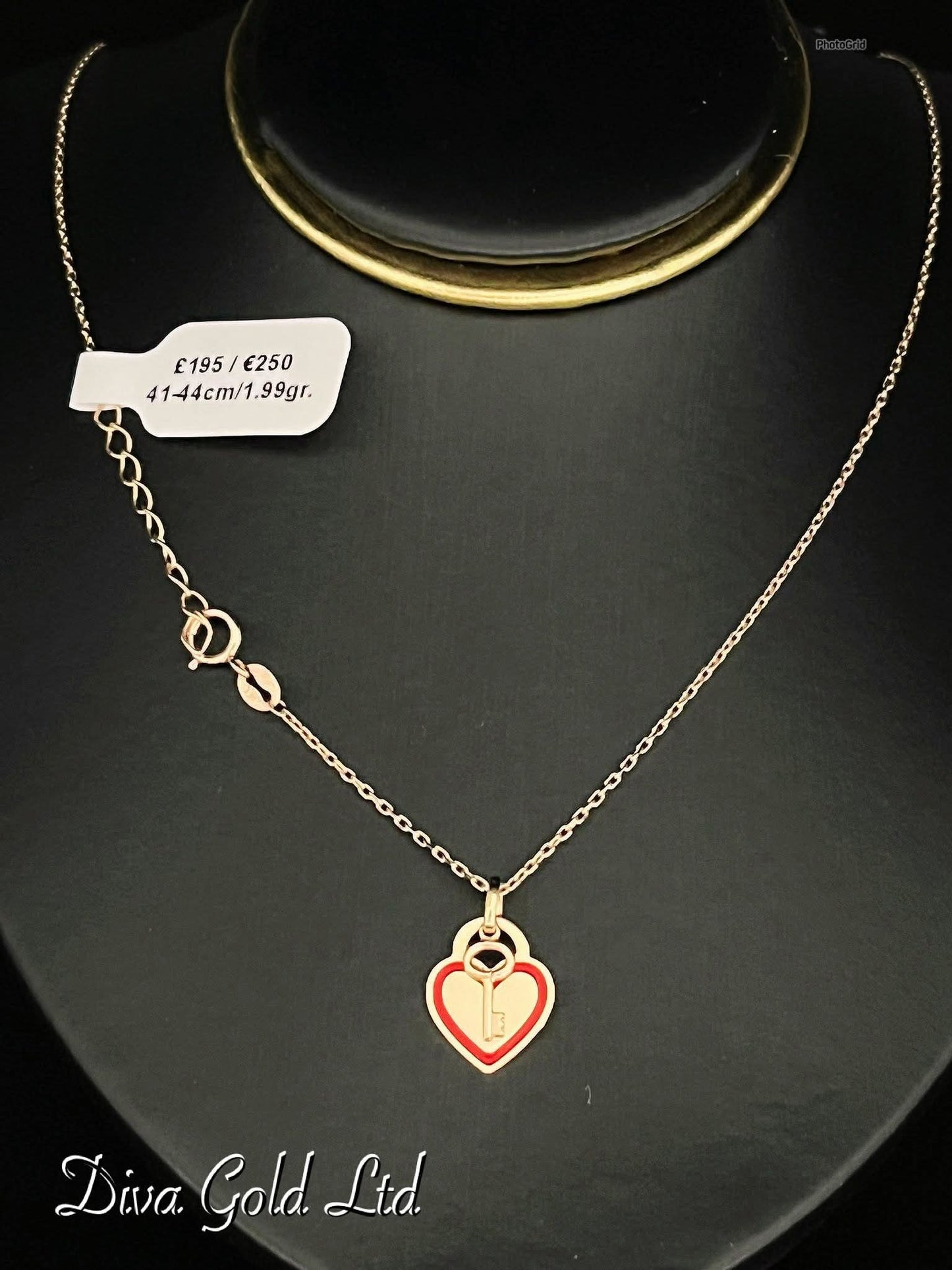 Gold chain with heart pendant. 41-44cm