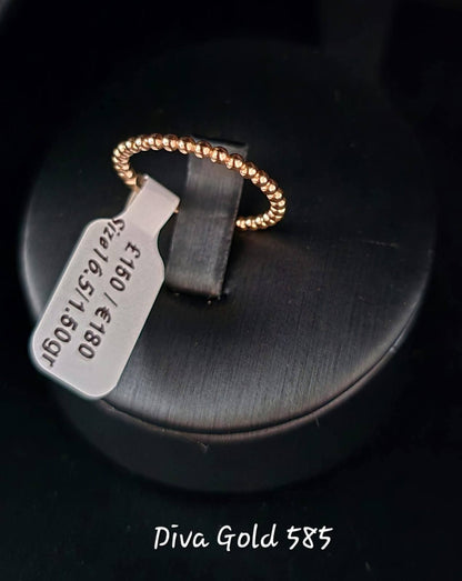 Gold ring. Size 16.5