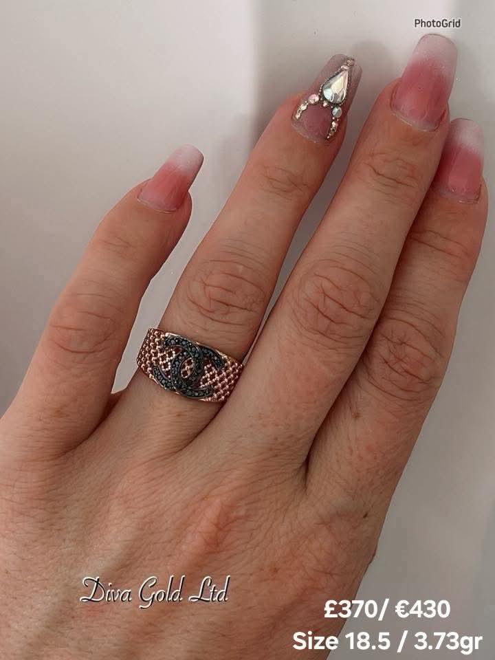 Gold chanel ring. Size 18.5