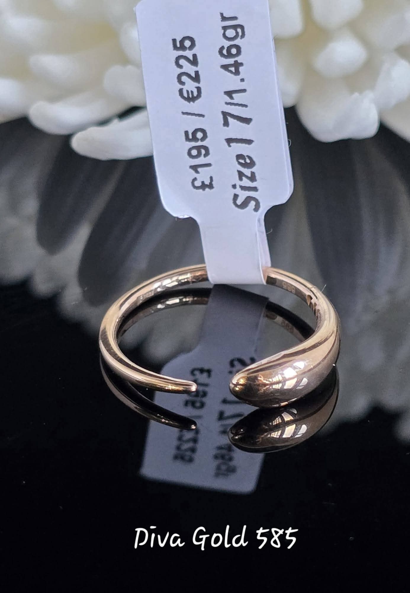 Gold women ring.Size 17