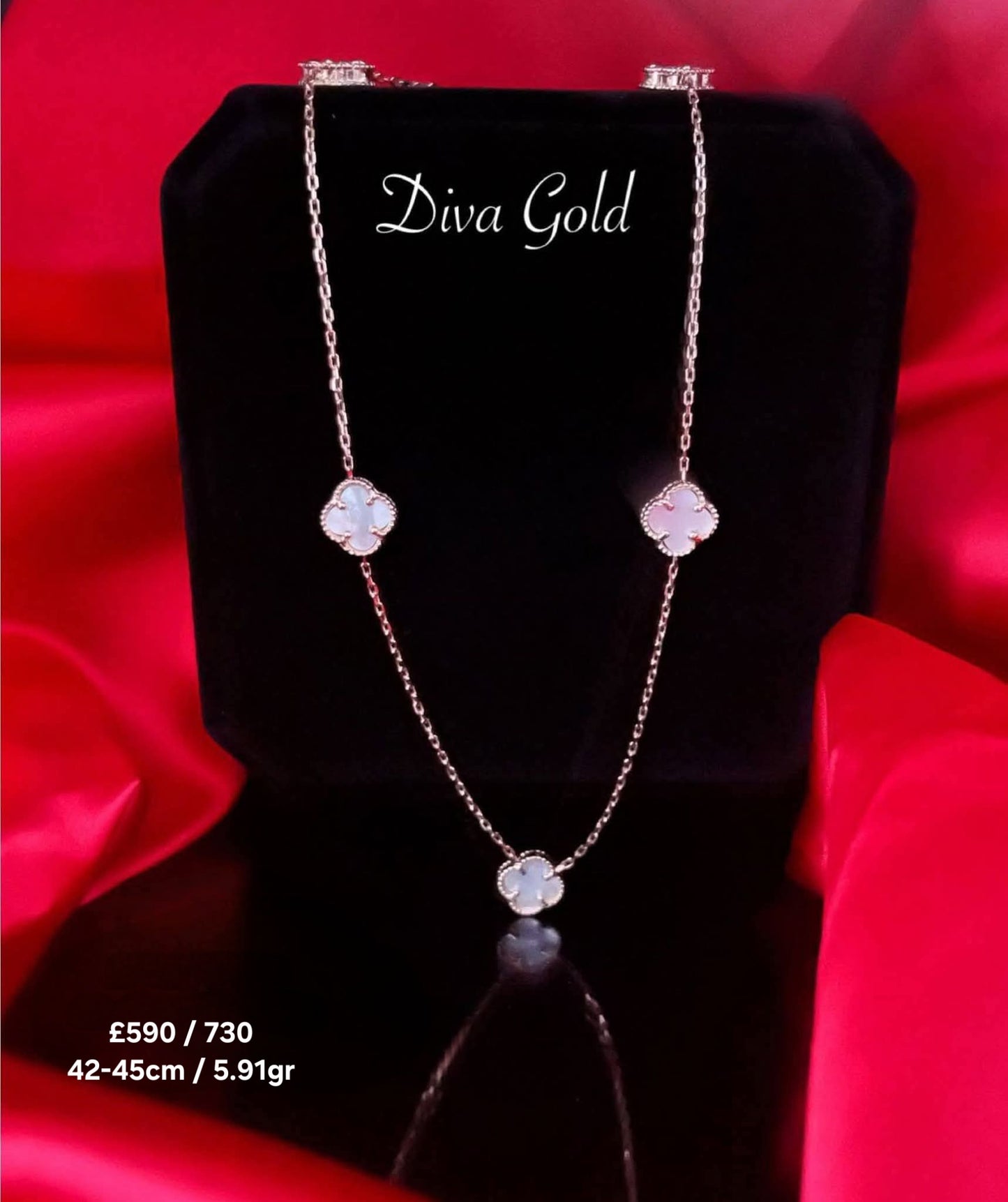 Gold chain with white clover pendants. 42-45 cm