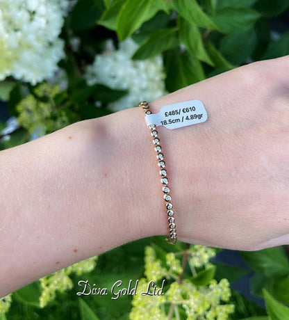 Gold bracelet with white zircon stones. 18.5cm