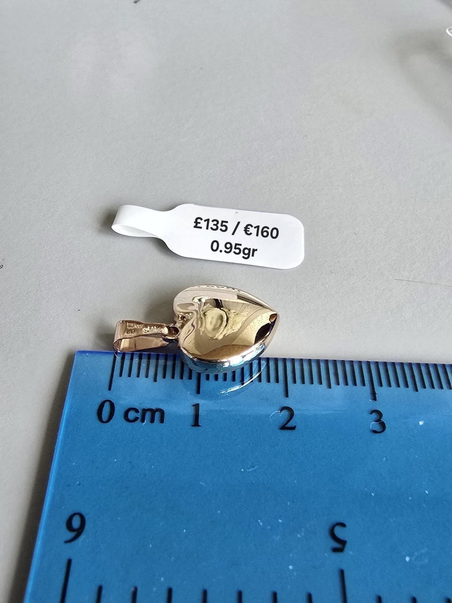 585 Gold heart pendant. 0.95gr