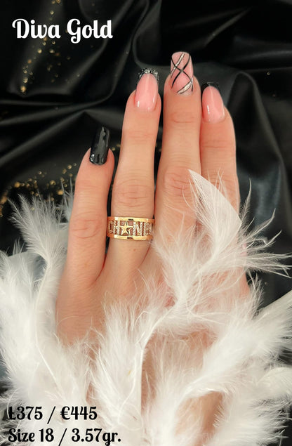 Gold star ring with zircon stones. Size 18