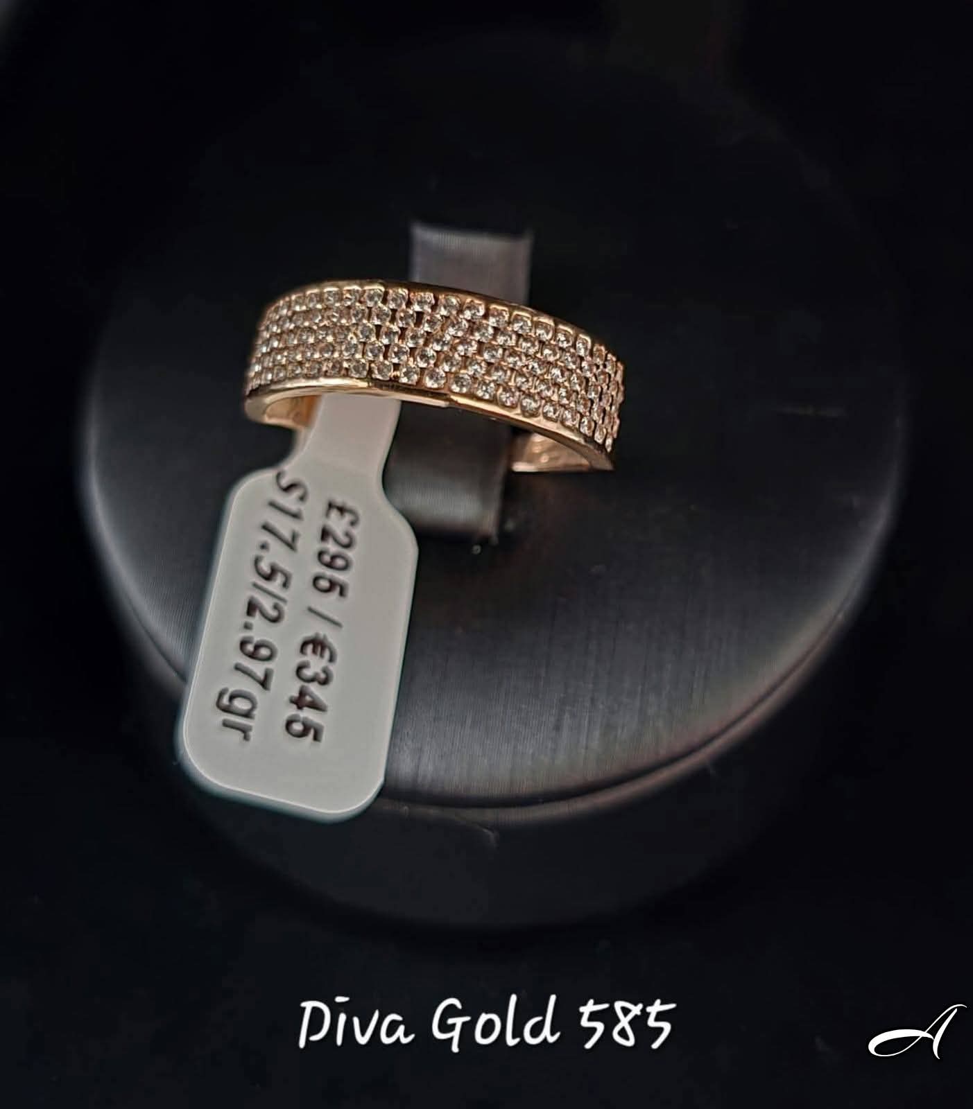 Gold ring. Size 17.5