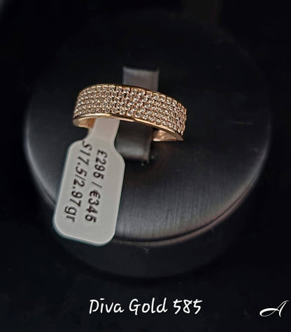 Gold ring. Size 17.5