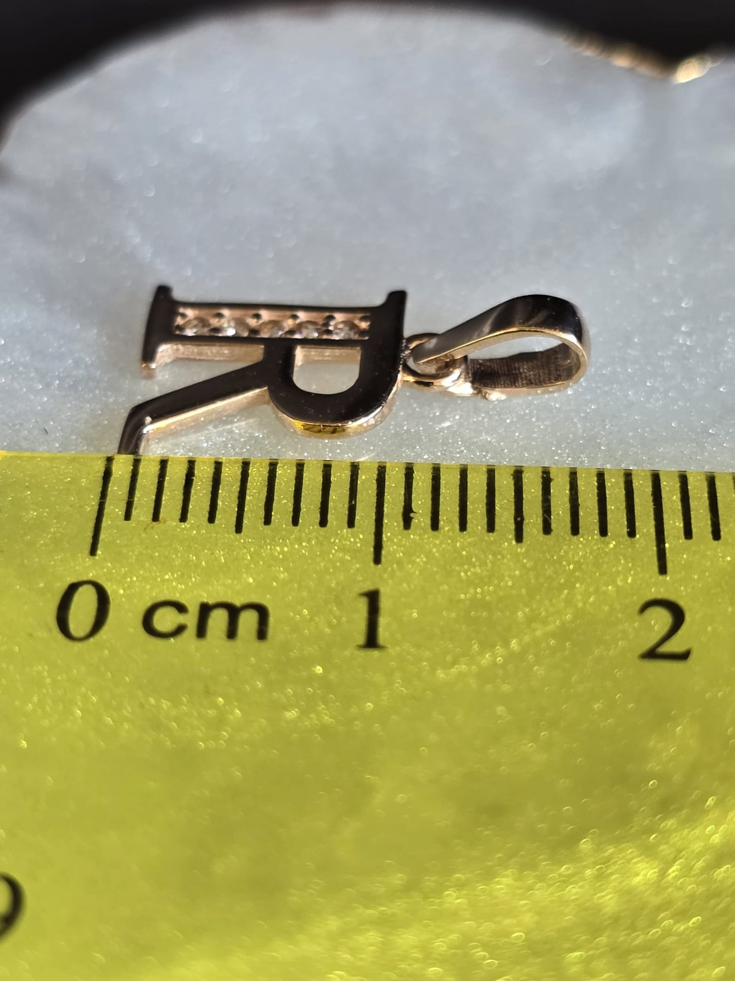 585 Gold Letter R
