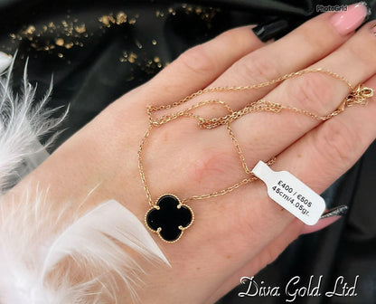 Gold chain with black clover. 45cm