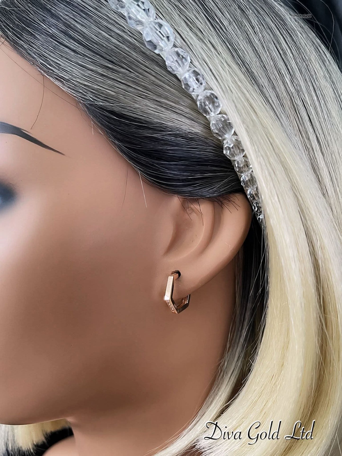 Gold 585 earrings with zircon stones.