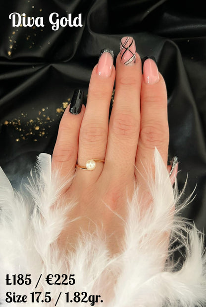 Gold ring with pearl. Size 17.5