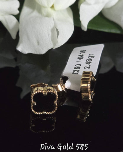 Stud black clover gold earrings.