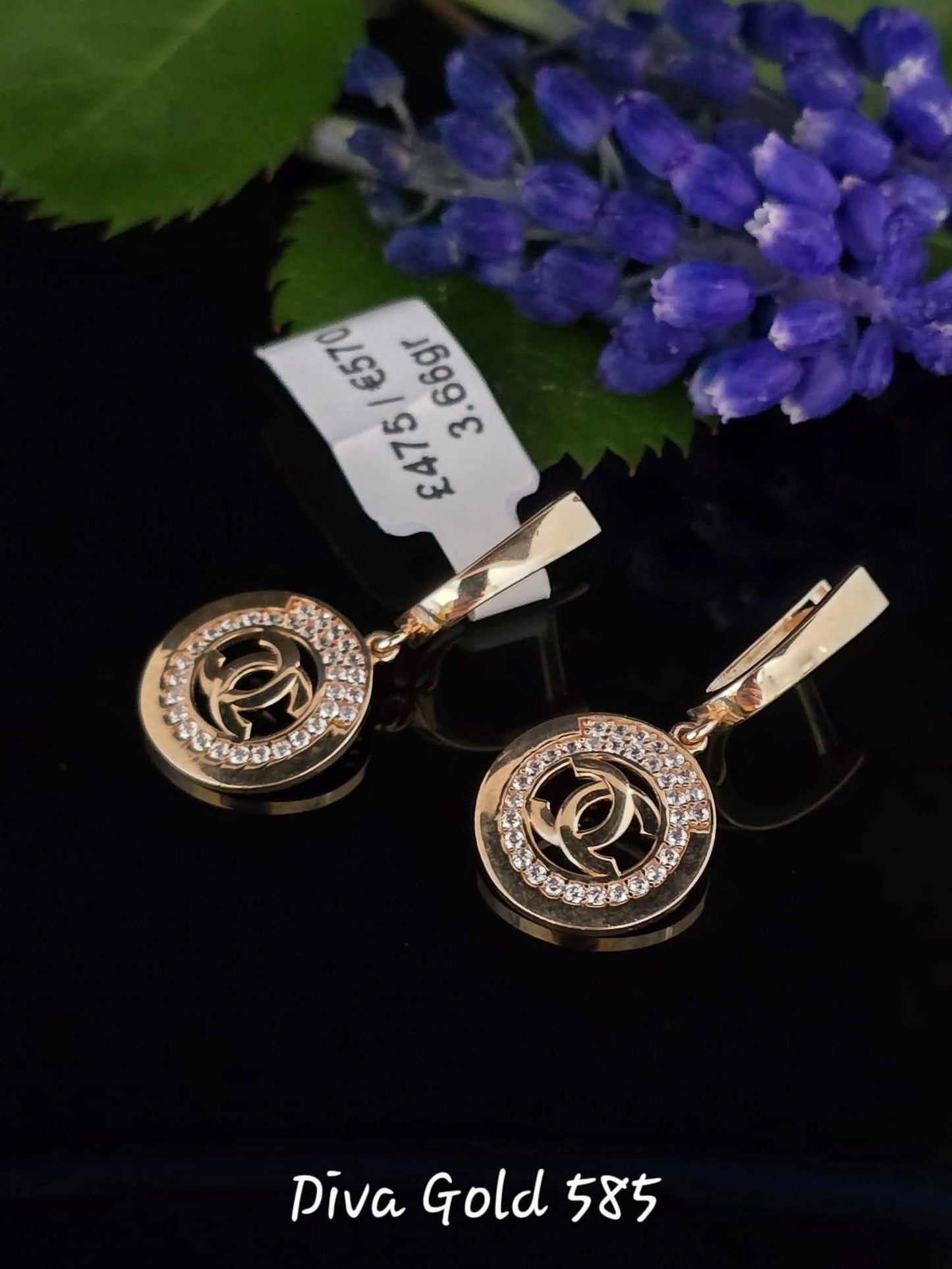 585 Gold chanel earrings. 3.66gr