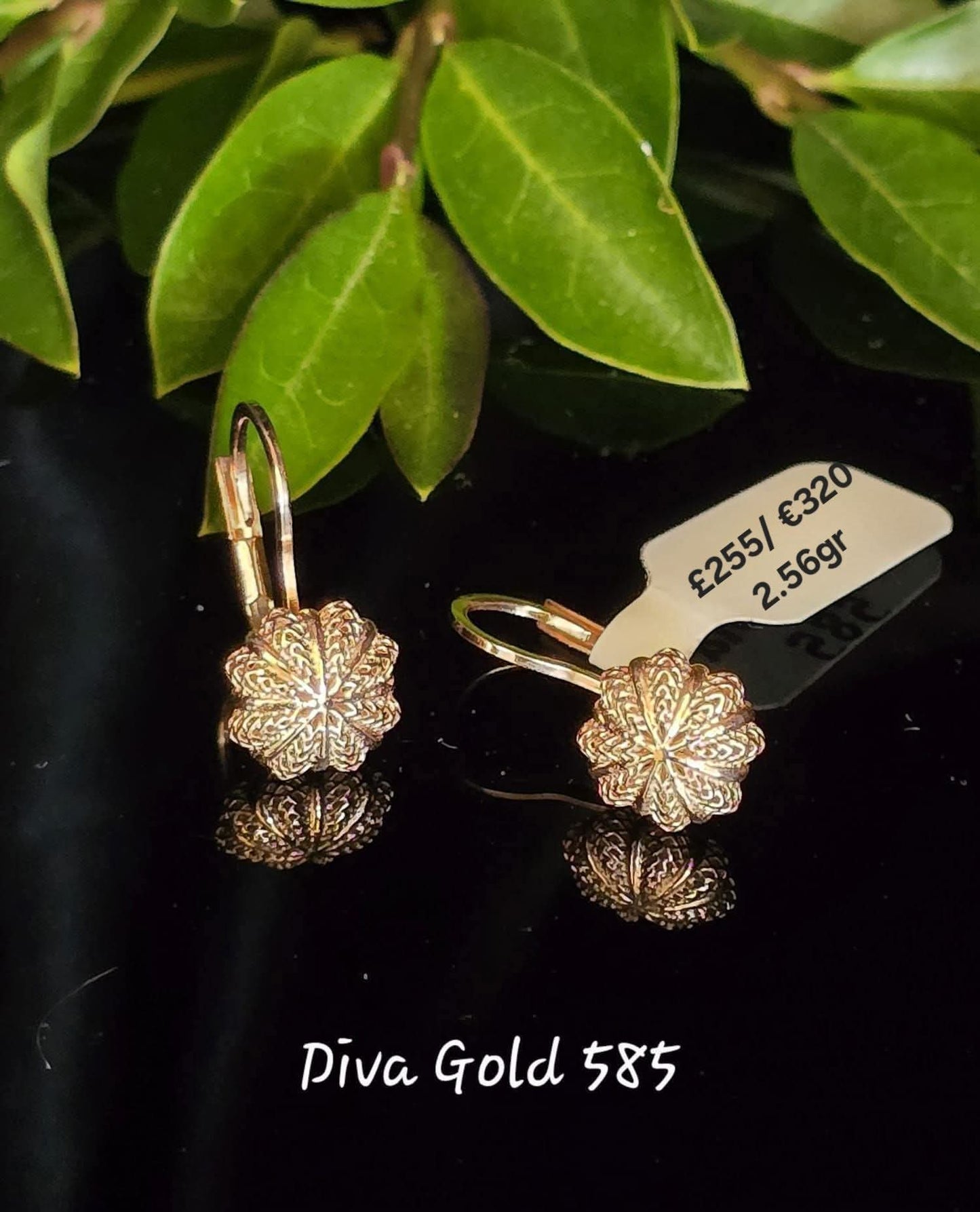 Gold 585 earrings.