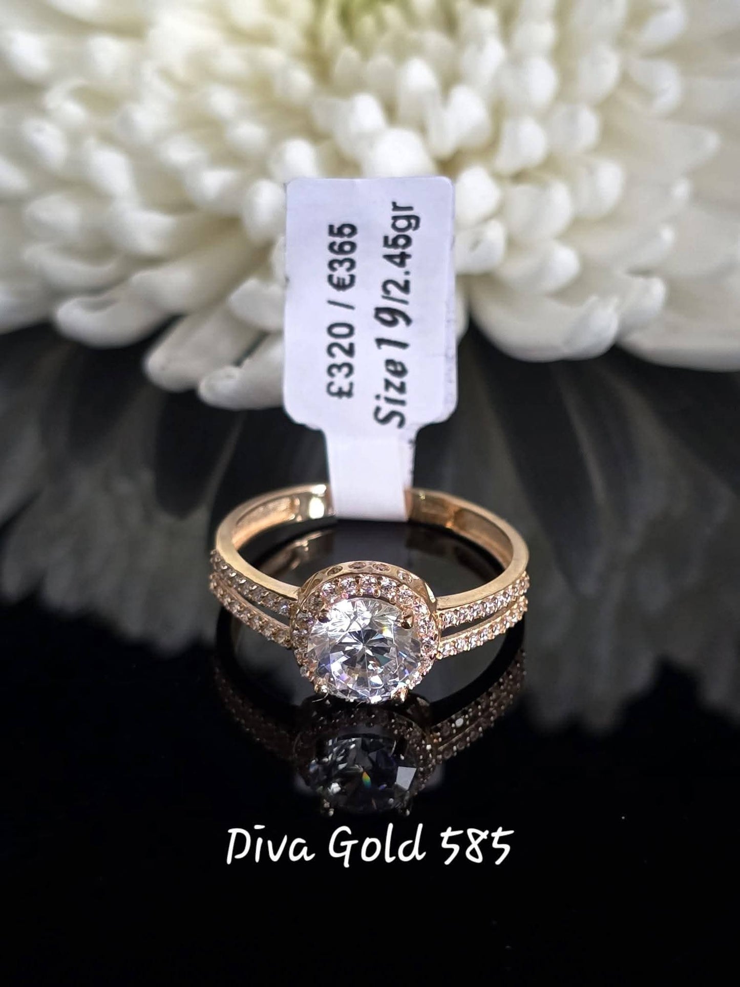 Gold women Ring with zircon stones. Size 19