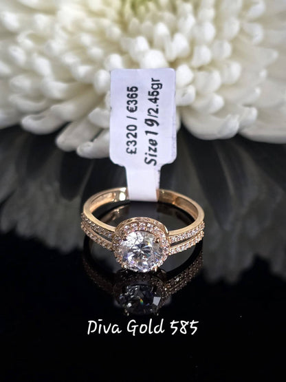 Gold women Ring with zircon stones. Size 19