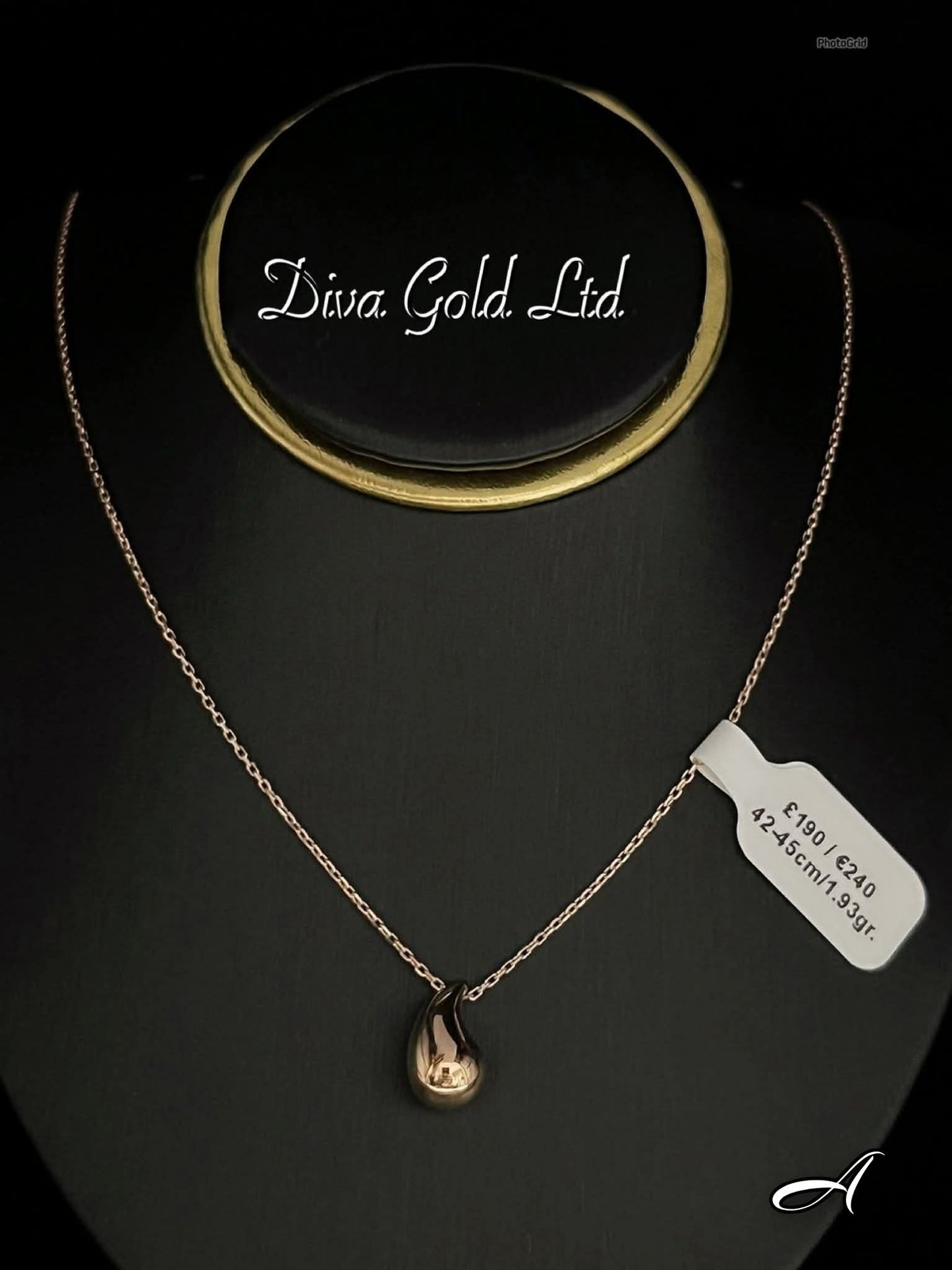 Gold chain with pendant. 42-45cm