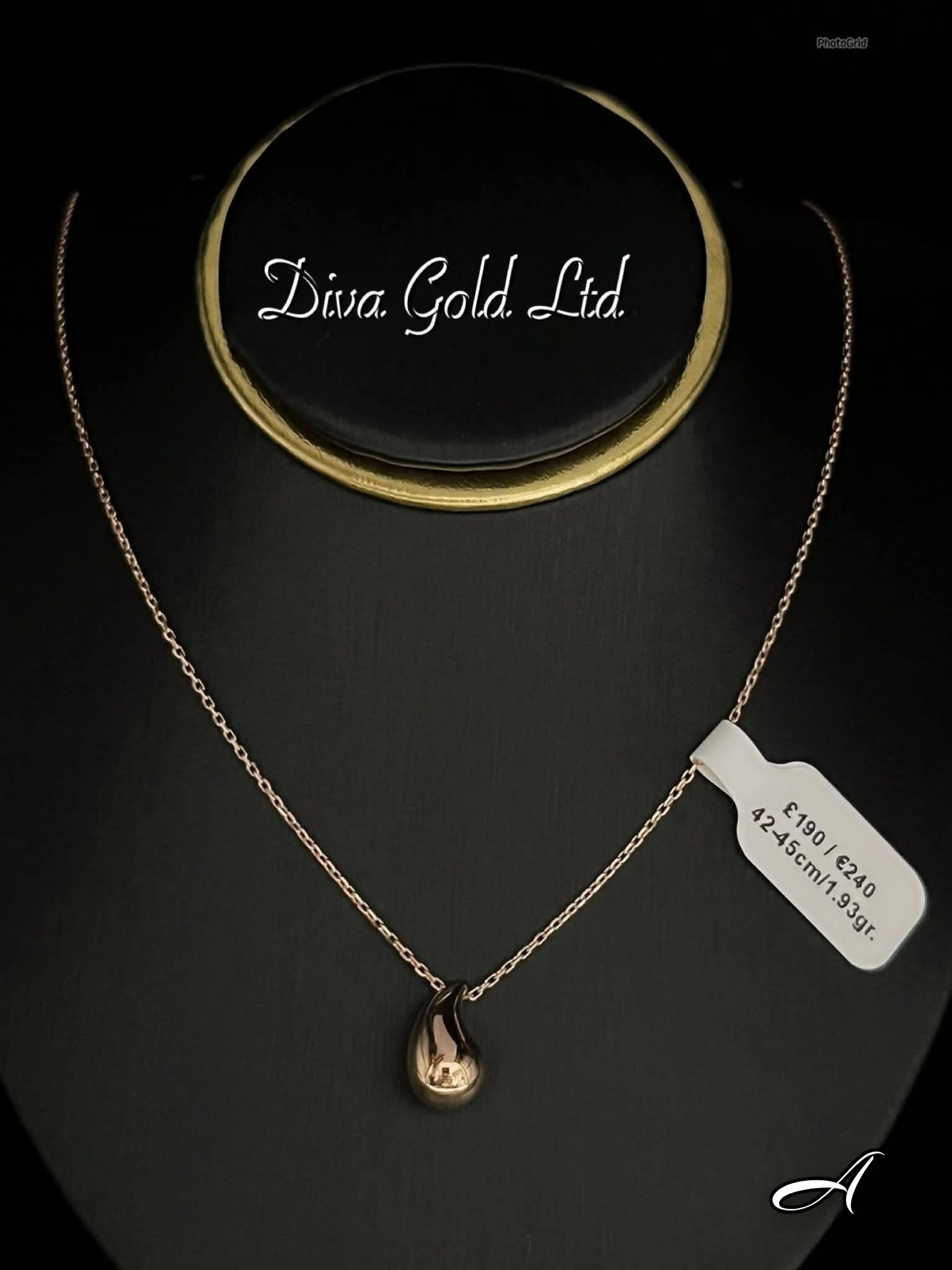 Gold chain with pendant. 42-45cm