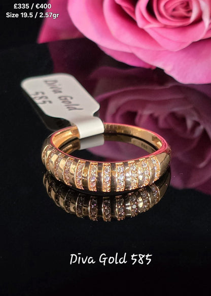 Gold women Ring with white zircon stones. Size 19.5