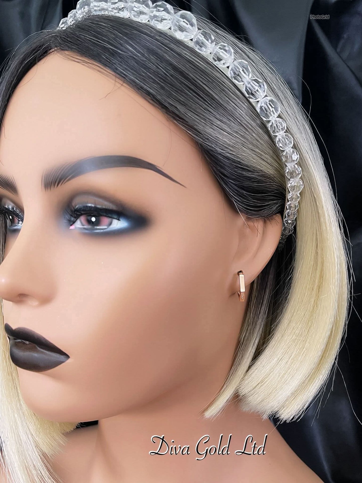 Gold 585 earrings with zircon stones.