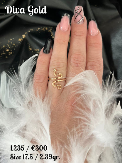 Gold snake ring.Size 17.5