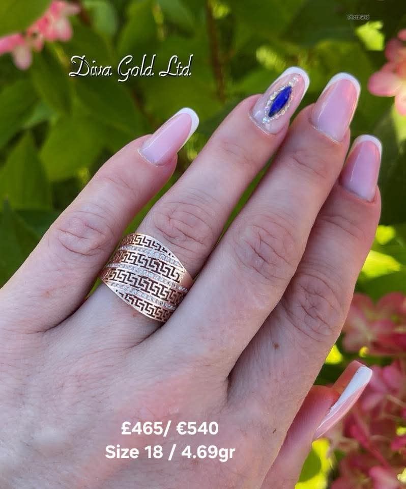 Gold ring with zircon stones. Size 18
