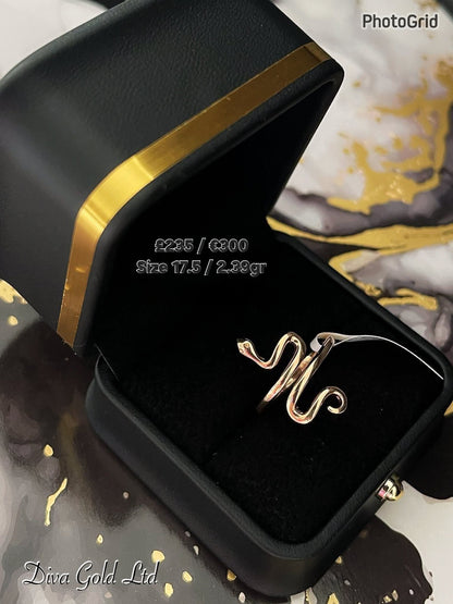 Gold snake ring.Size 17.5