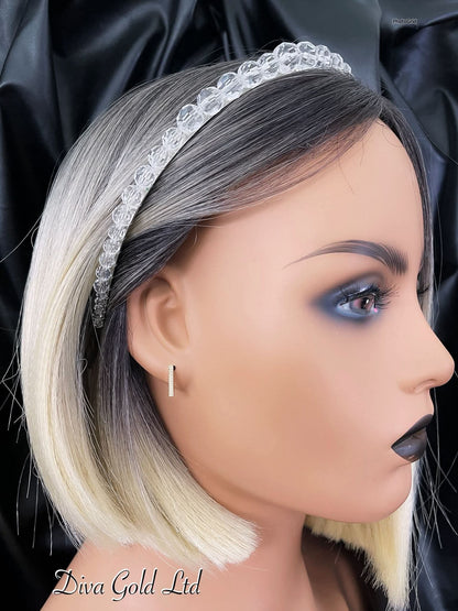 Gold 585 studs earrings.