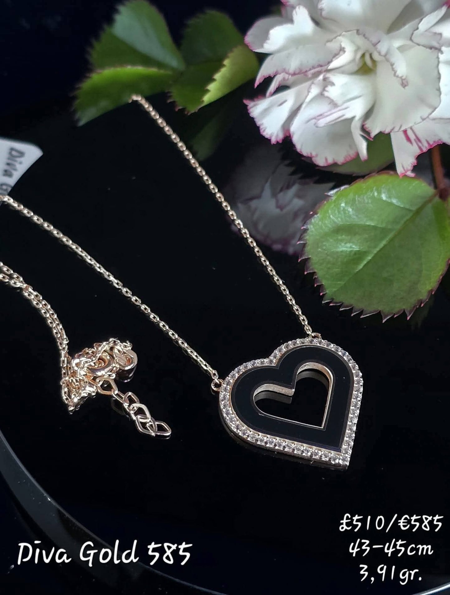 Gold Chain with heart pendant. 43-45cm