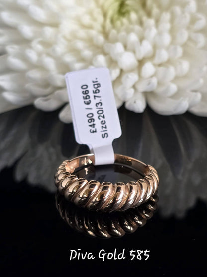 Gold women Ring. Size 20
