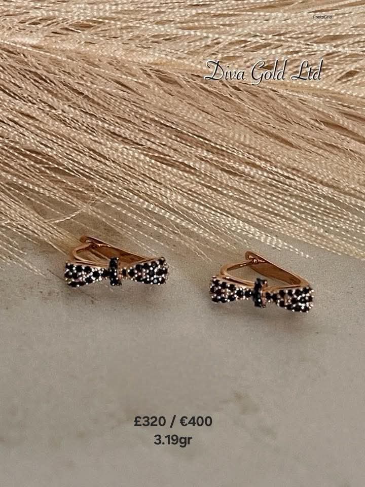 Gold 585 earrings with black rizcon stones.
