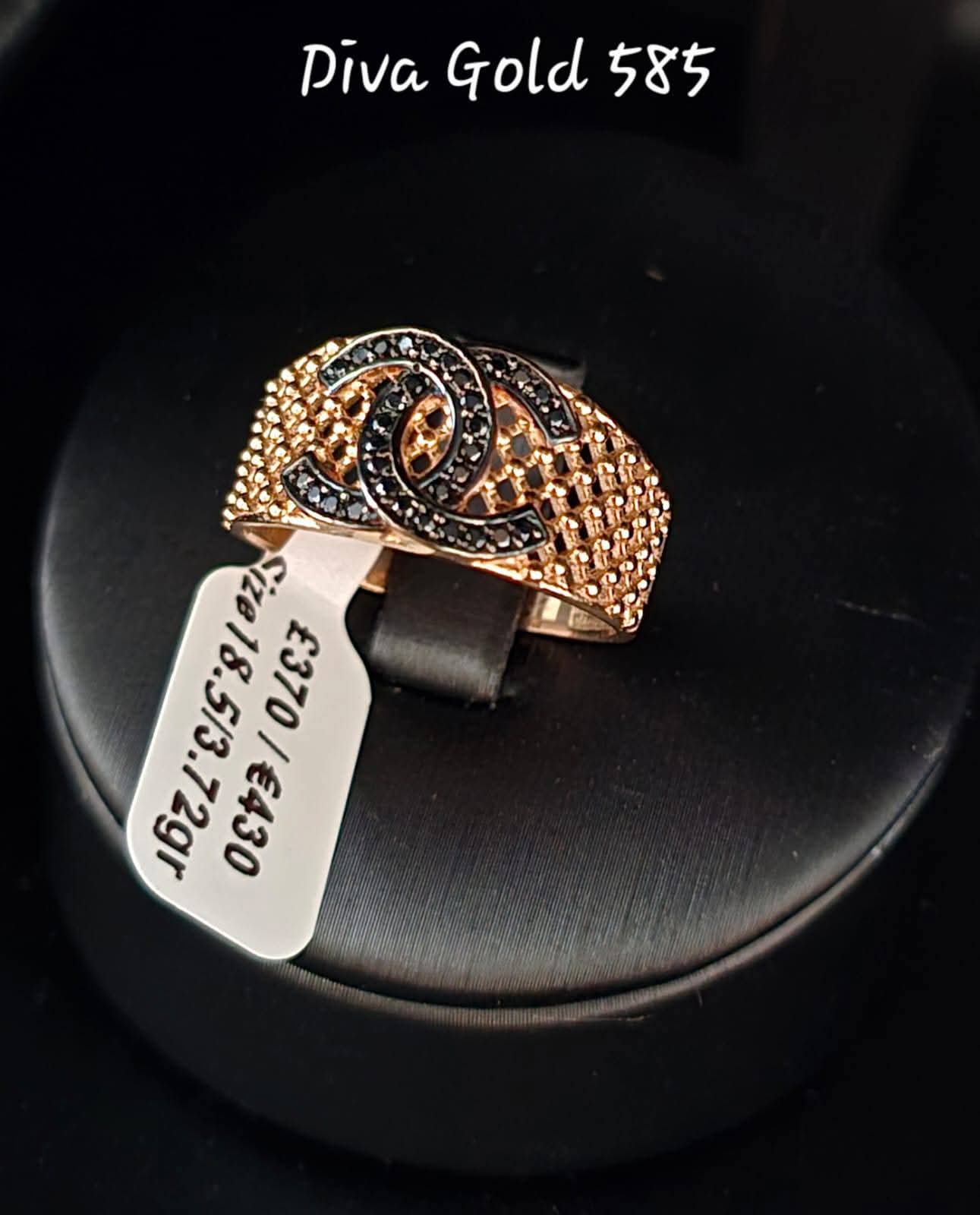 Gold chanel ring. Size 18.5