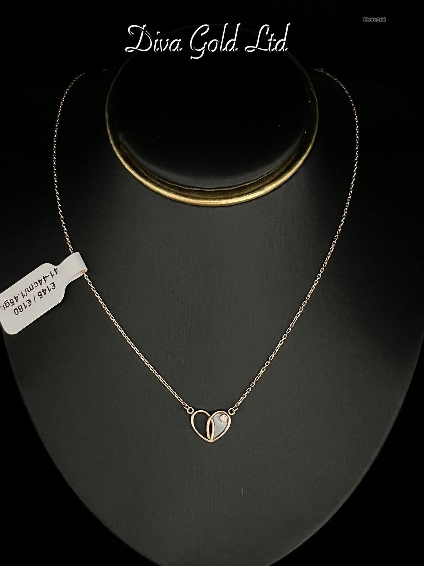 Gold chain with heart pendant. 41-44cm