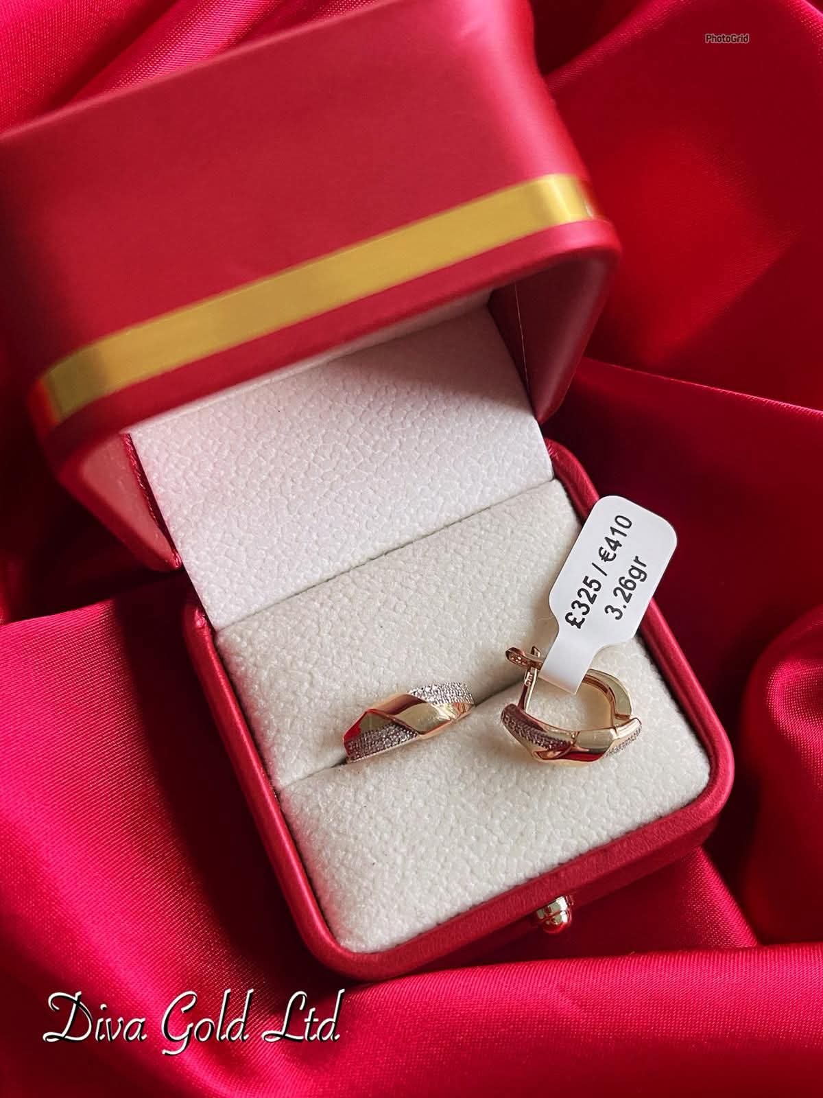 Gold 585 earrings with white zircon stones.