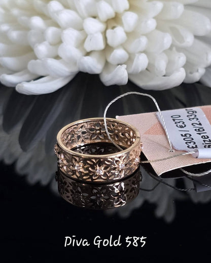 Gold women ring / White zircon stones. Size 16