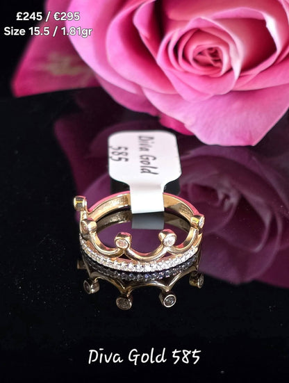 Gold women ring / white zircon stones. Size 15.5