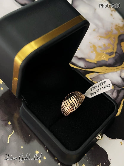 Gold ring. Size 17