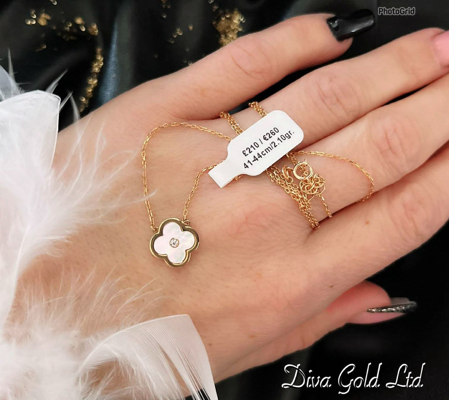 Gold chain with white clover & zircon stone pendant. 41-44cm