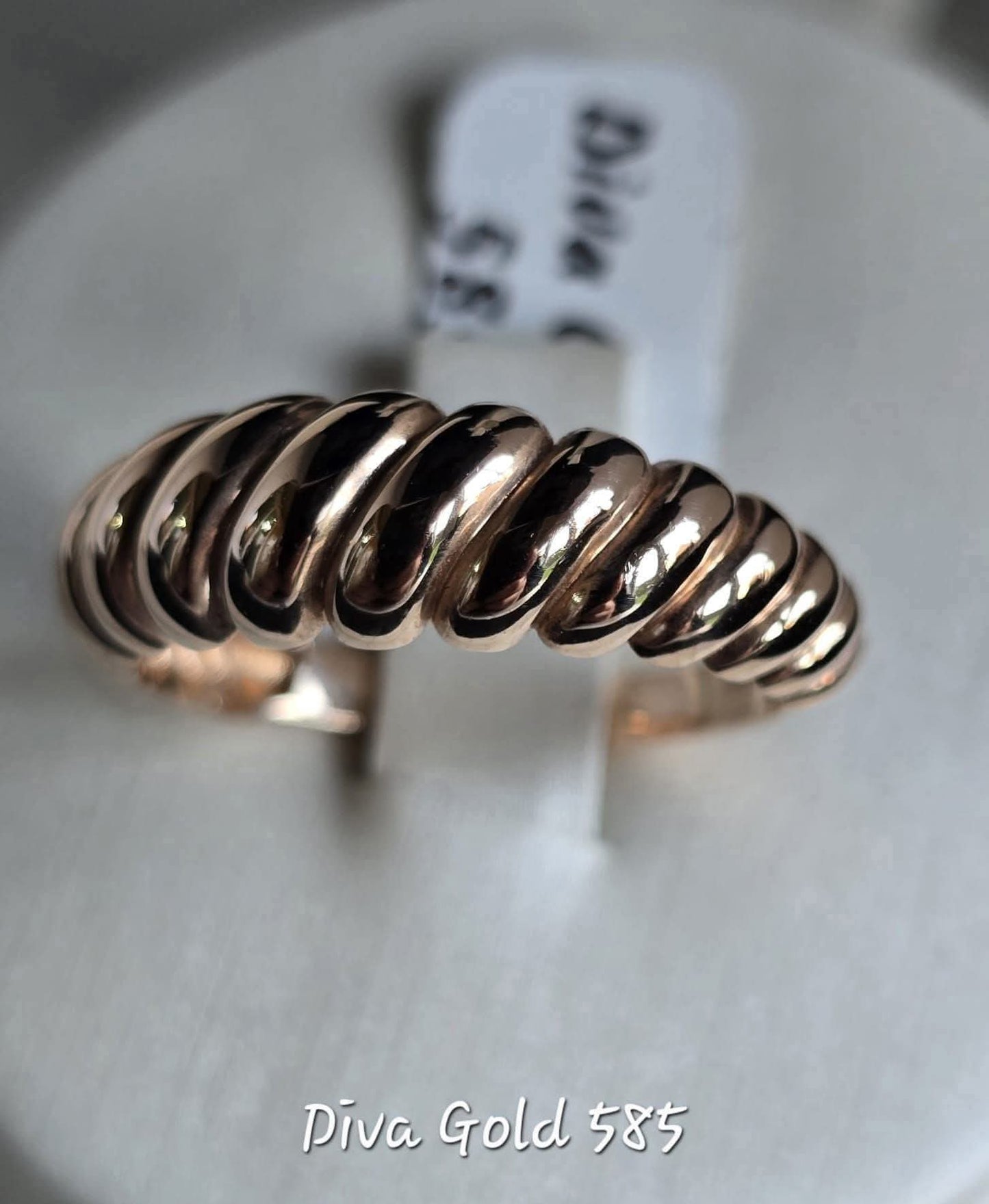 Gold women Ring. Size 20